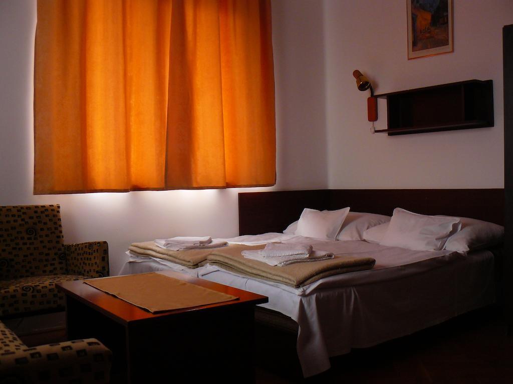 Diana Panzio Bed and Breakfast Matrafured Δωμάτιο φωτογραφία