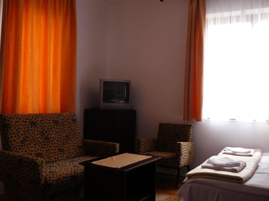 Diana Panzio Bed and Breakfast Matrafured Δωμάτιο φωτογραφία