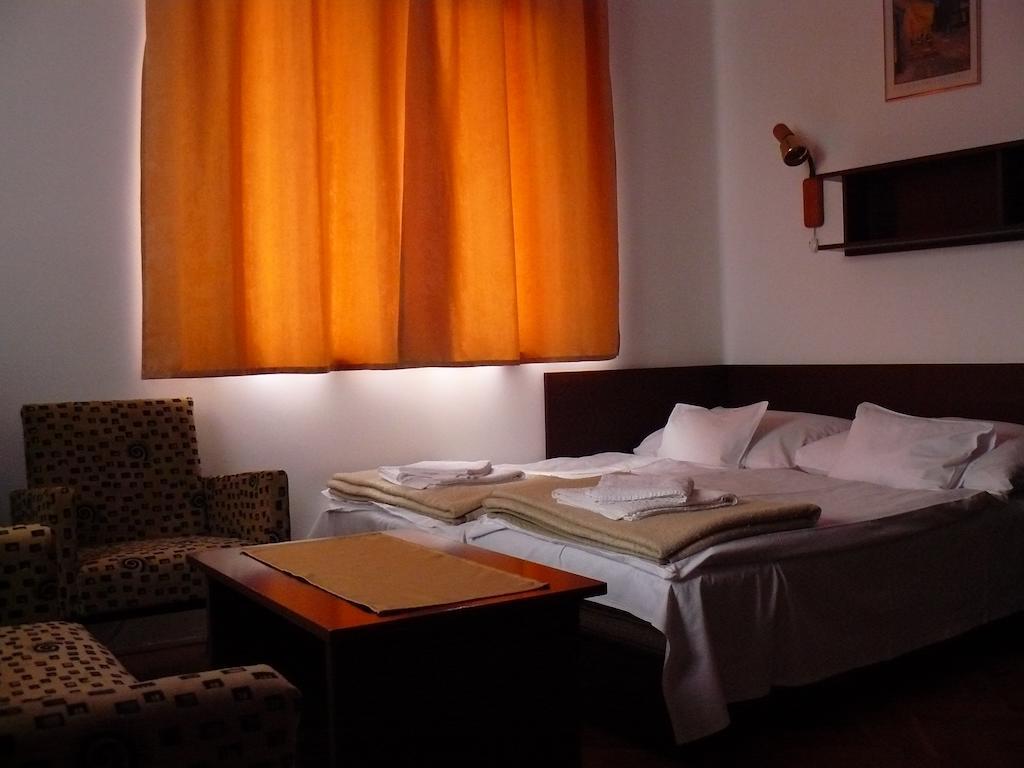 Diana Panzio Bed and Breakfast Matrafured Δωμάτιο φωτογραφία